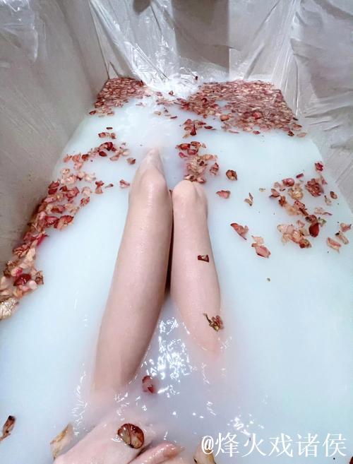 搓光美女衣服菠萝蜜视频